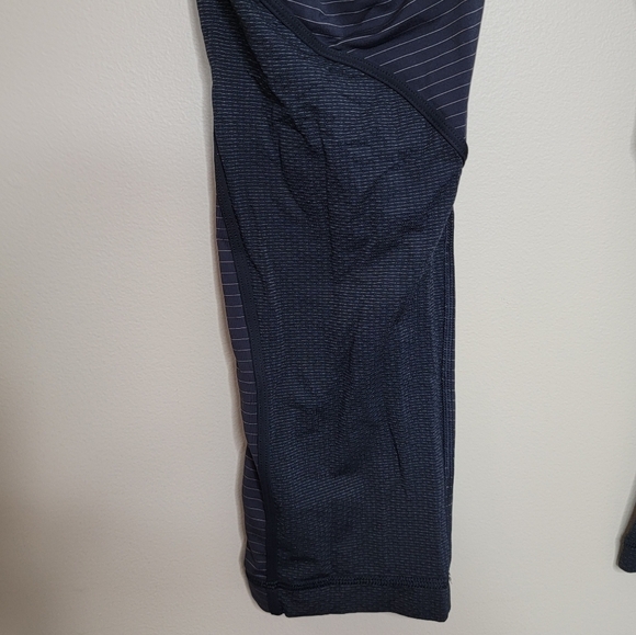 Lululemon | Conduit Crop Capri Leggings in Black Tonal Stripe - Picture 4 of 8